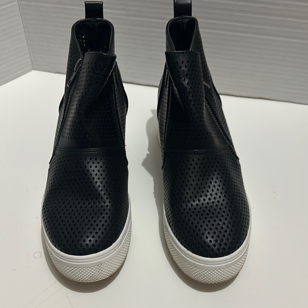 No Call Black Short Zip up Shoe size 9M